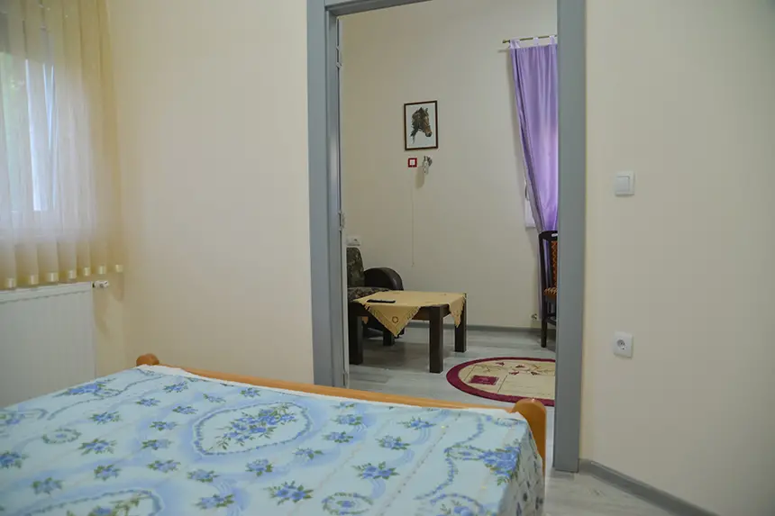 Spavaća soba s udobnim krevetom