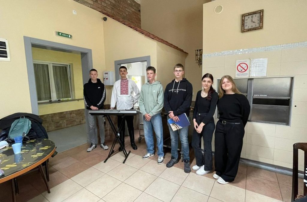 Poseta iz Gimnazije: Radost u Domu “Fenix”